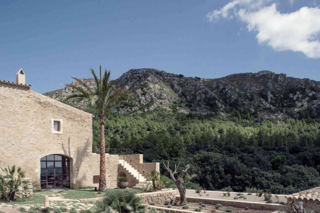 es raco arta elixir luxury wellness retreat garden and view